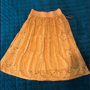 Beautiful Lace Detailed Midi Skirt Mustard size M